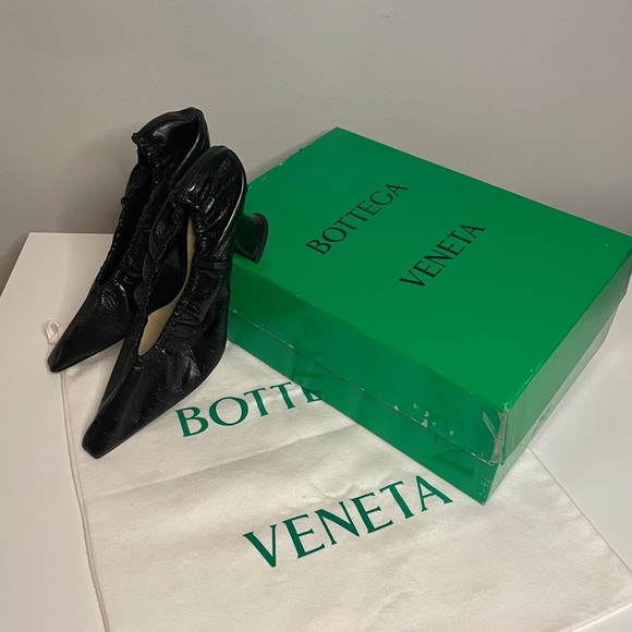 Bottega Veneta Shoes - BOTTEGA VENETA Crushed Nappa Almond Pumps 70mm, Black